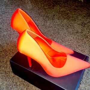 Orange pumps Brand New!!!!